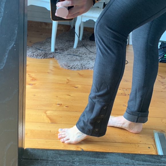 Rare Lululemon bike leggings. Size 6 with adjustable length. Good condition - Picture 6 of 7